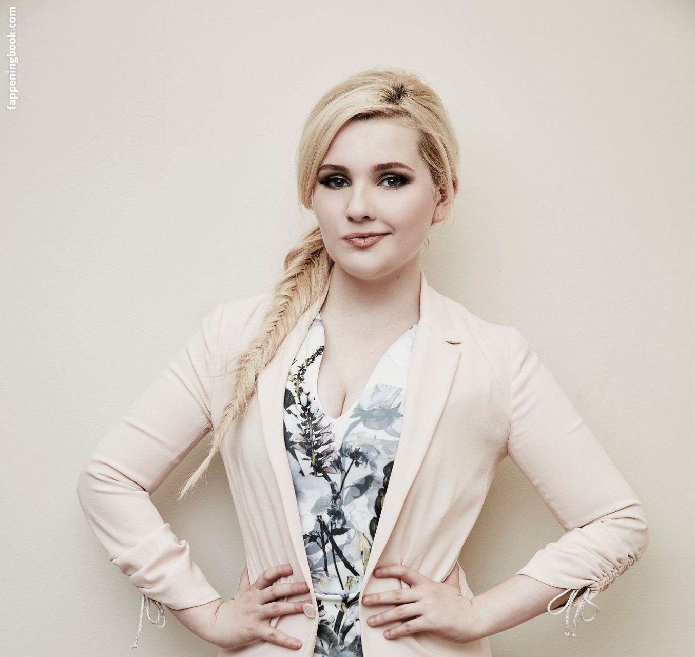 Abigail Breslin Nude OnlyFans Leaks Fappening Page 5 FappeningBook