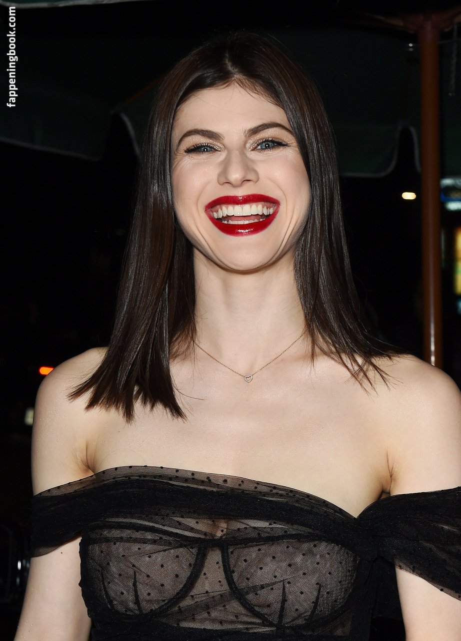 Alexandra Daddario Nude Sexy The Fappening Uncensored Photo