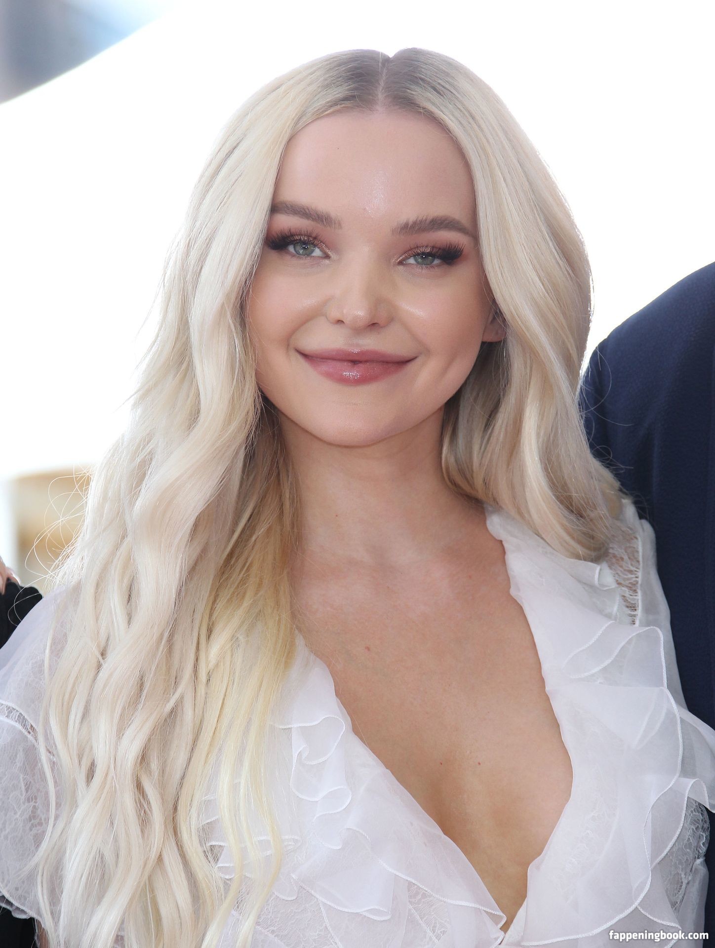 Dove Cameron Nude Sexy The Fappening Uncensored Photo Hot Sex Picture