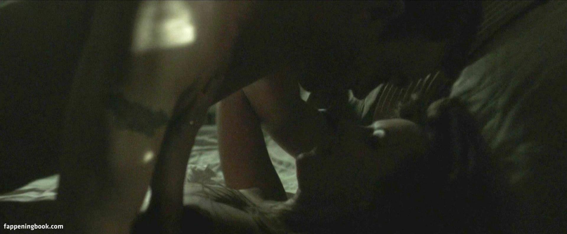 Katharine Isabelle Nude The Fappening Photo 288324 FappeningBook