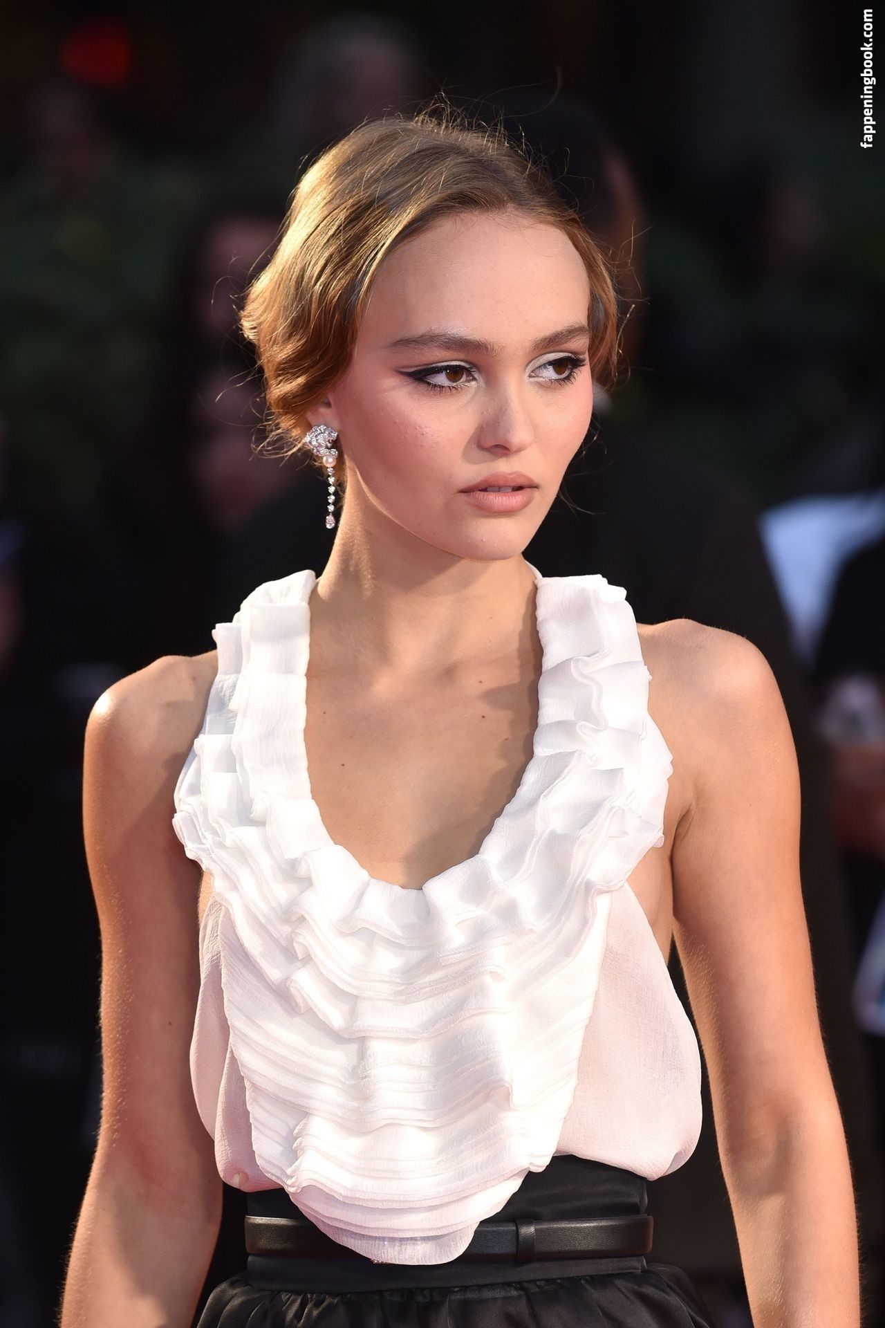 Lily Rose Depp Nude Sexy The Fappening Uncensored Photo 1031735