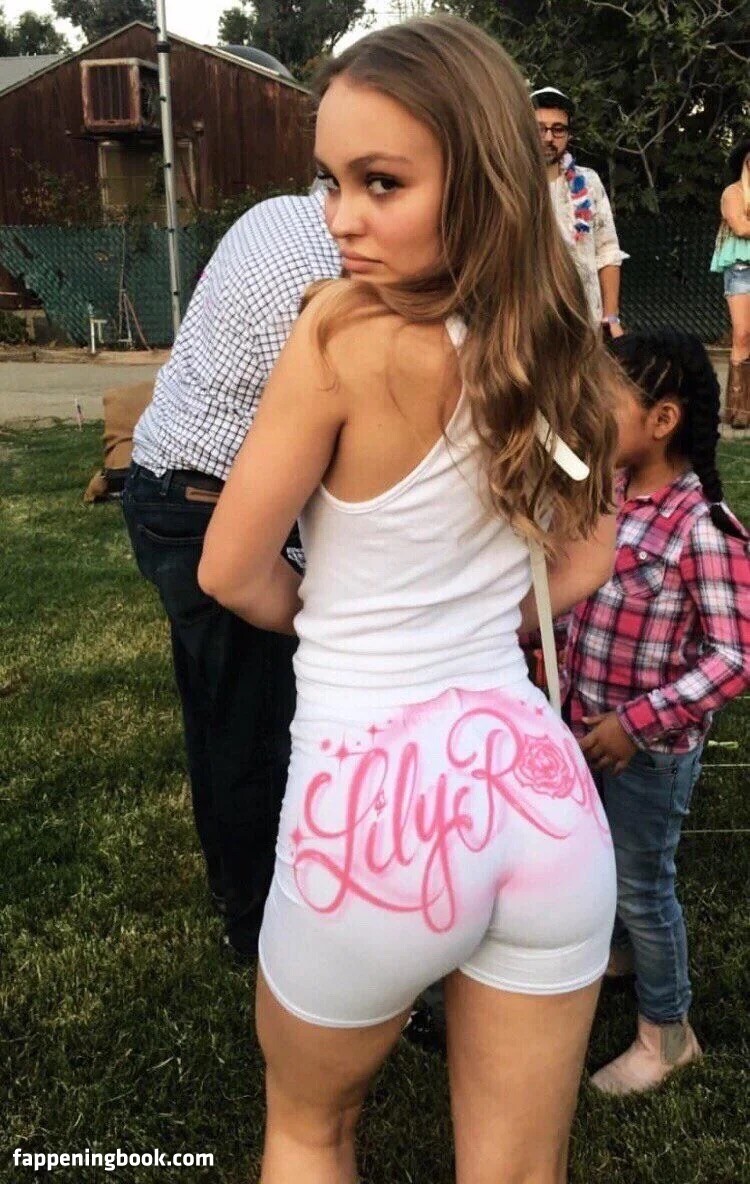 Lily Rose Depp Nude The Fappening Photo 4736289 FappeningBook