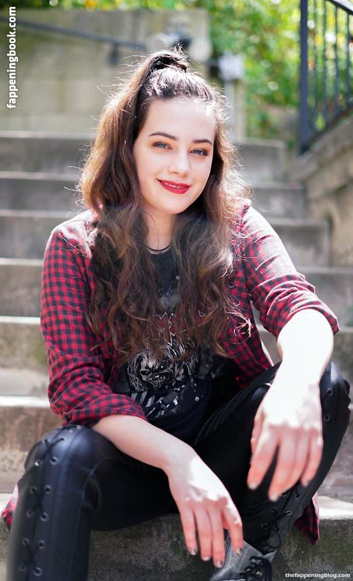 Mary Mouser Nude The Fappening Photo 1358383 FappeningBook