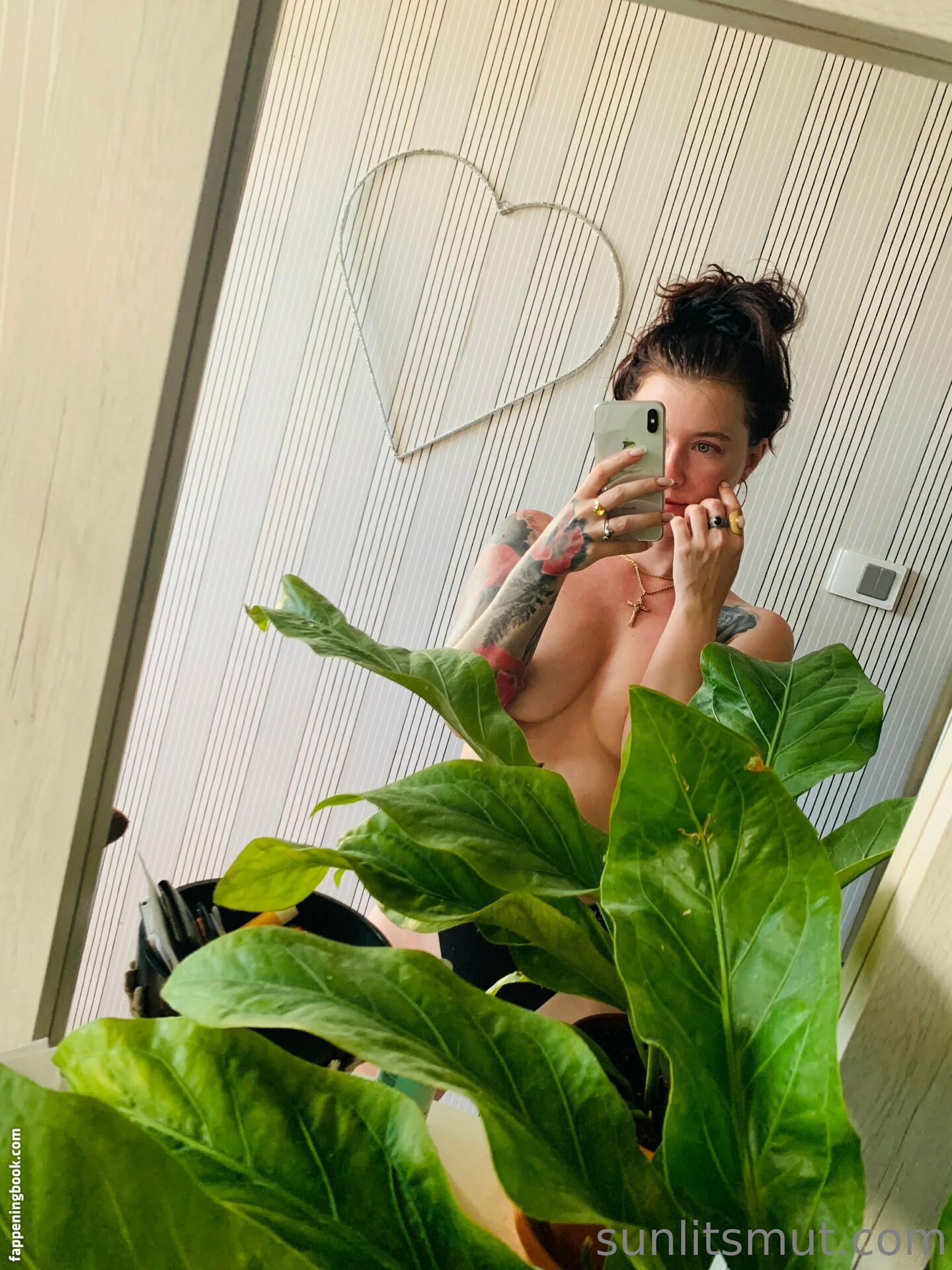 Xmishacrossx Nude Onlyfans Leaks The Fappening Photo