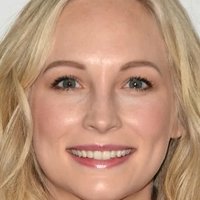 Candice King  nackt