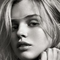 Odessa Young  nackt