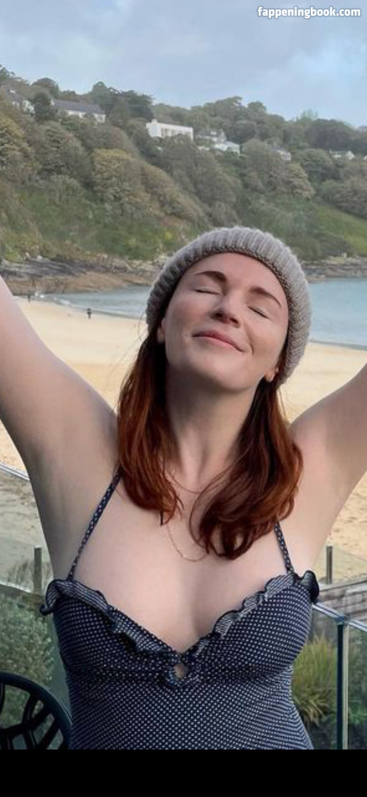 Aisling Bea Nude OnlyFans Leaks