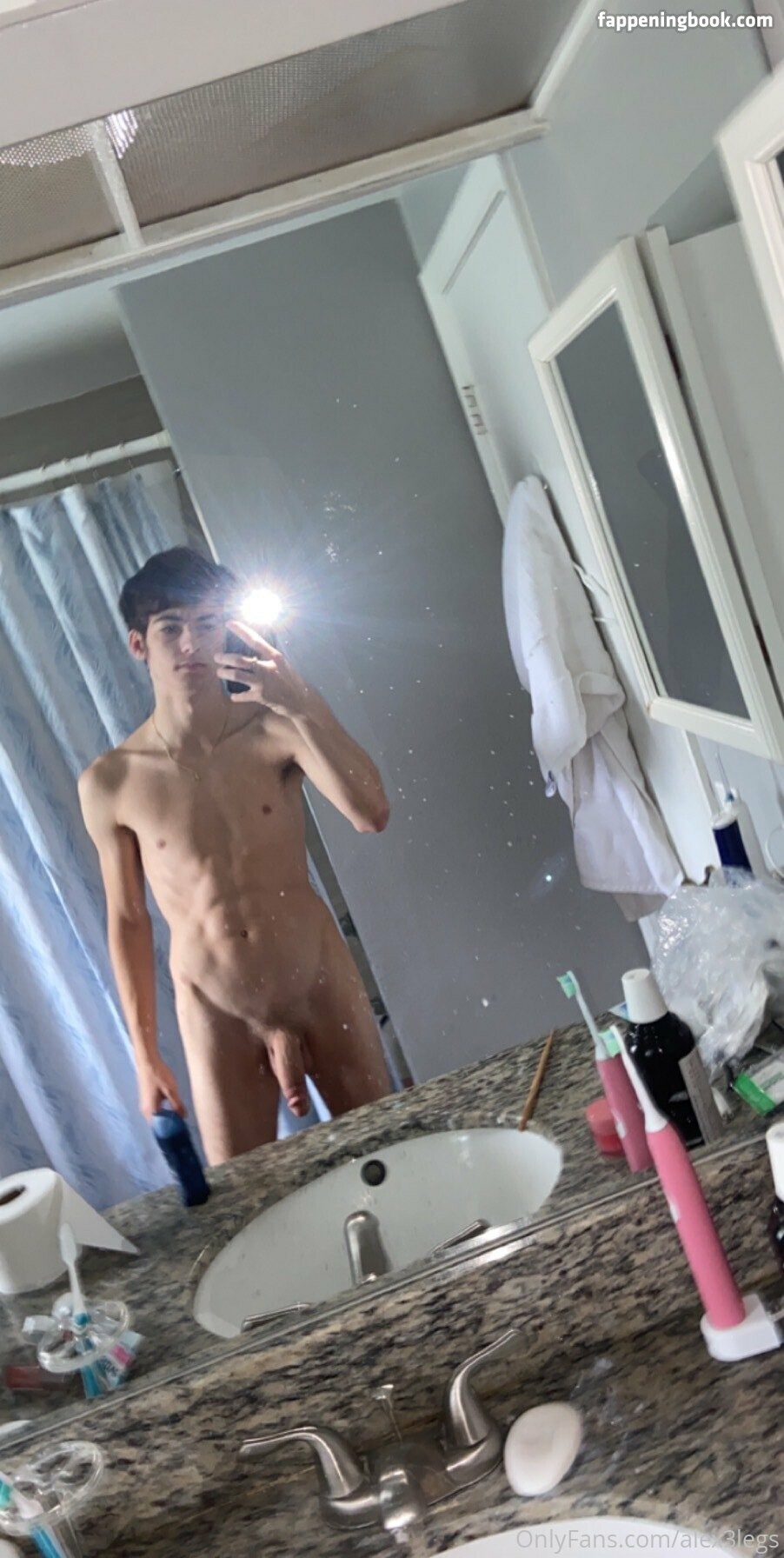 alex3legs Nude OnlyFans Leaks