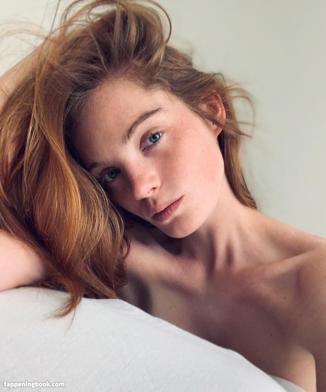 Alexina Graham Nude