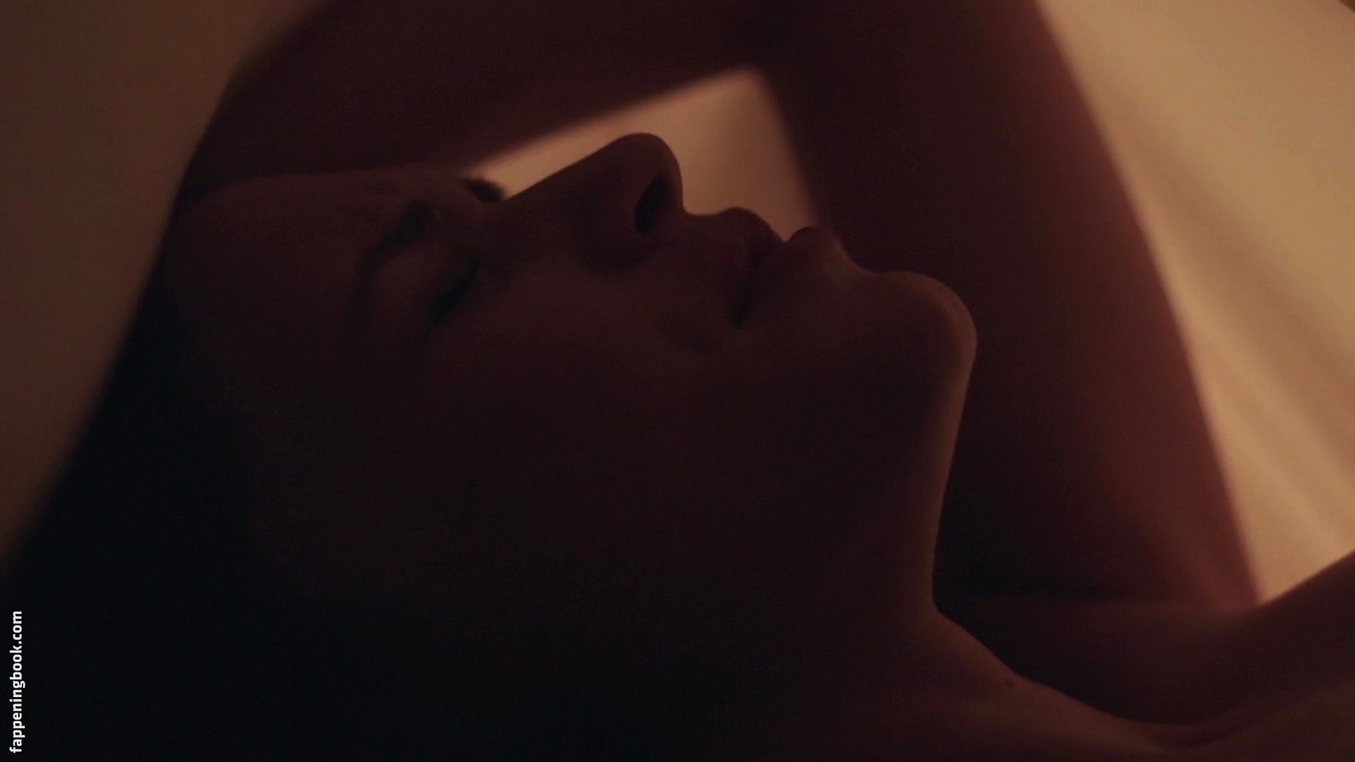 Alexis Knapp Nude