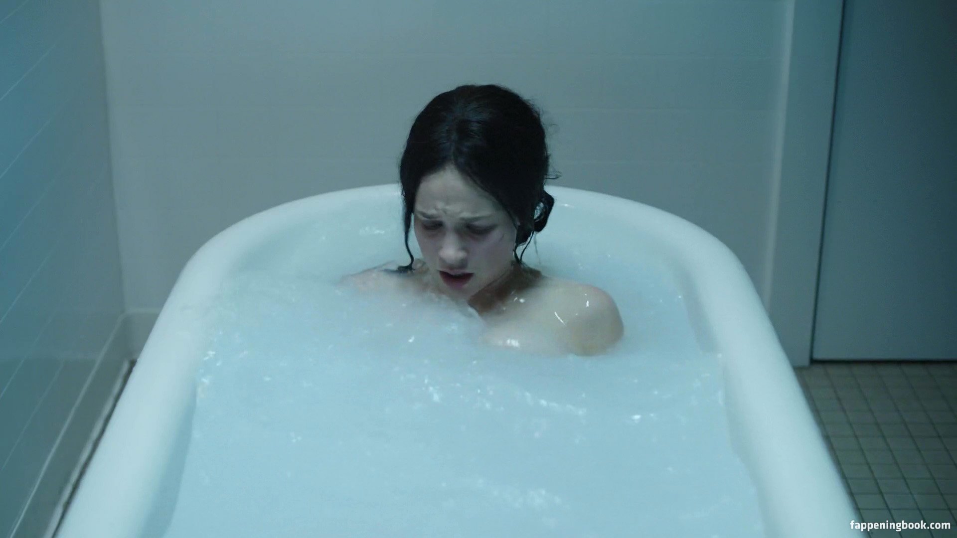 Alexis Knapp Nude