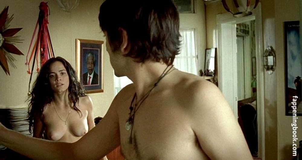 Alice Braga Nude.