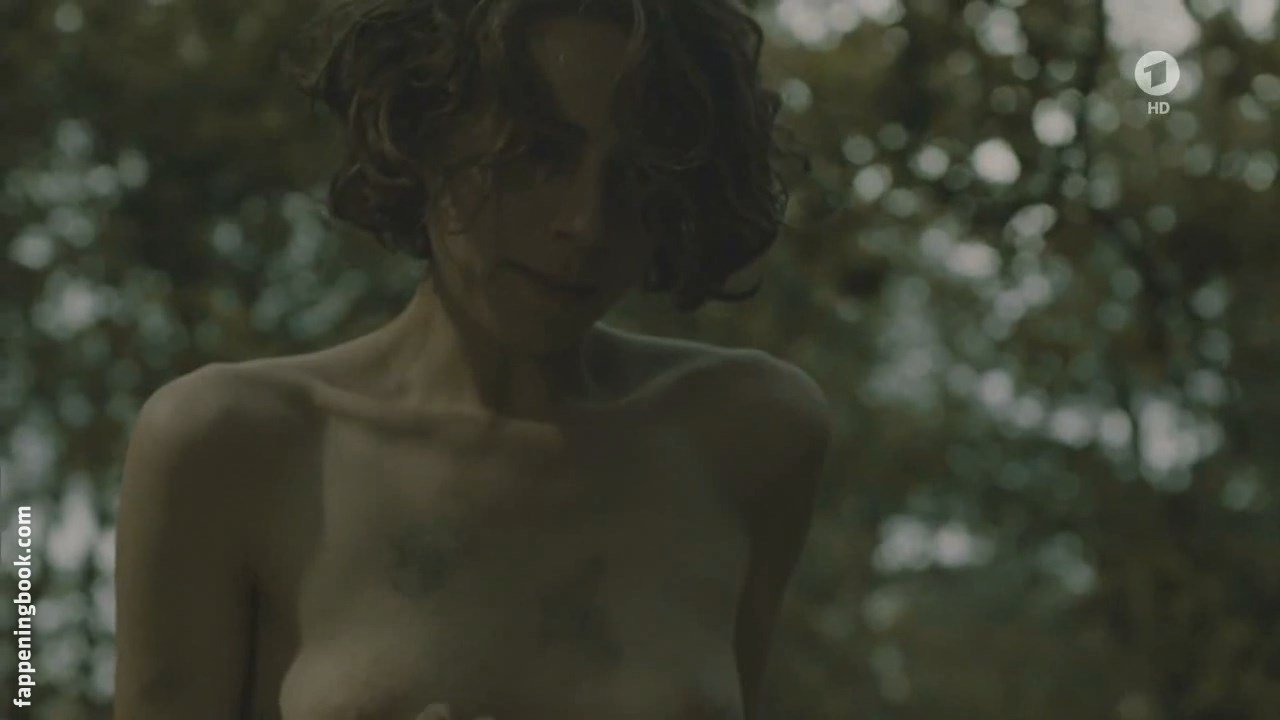 Alice Dwyer Nude