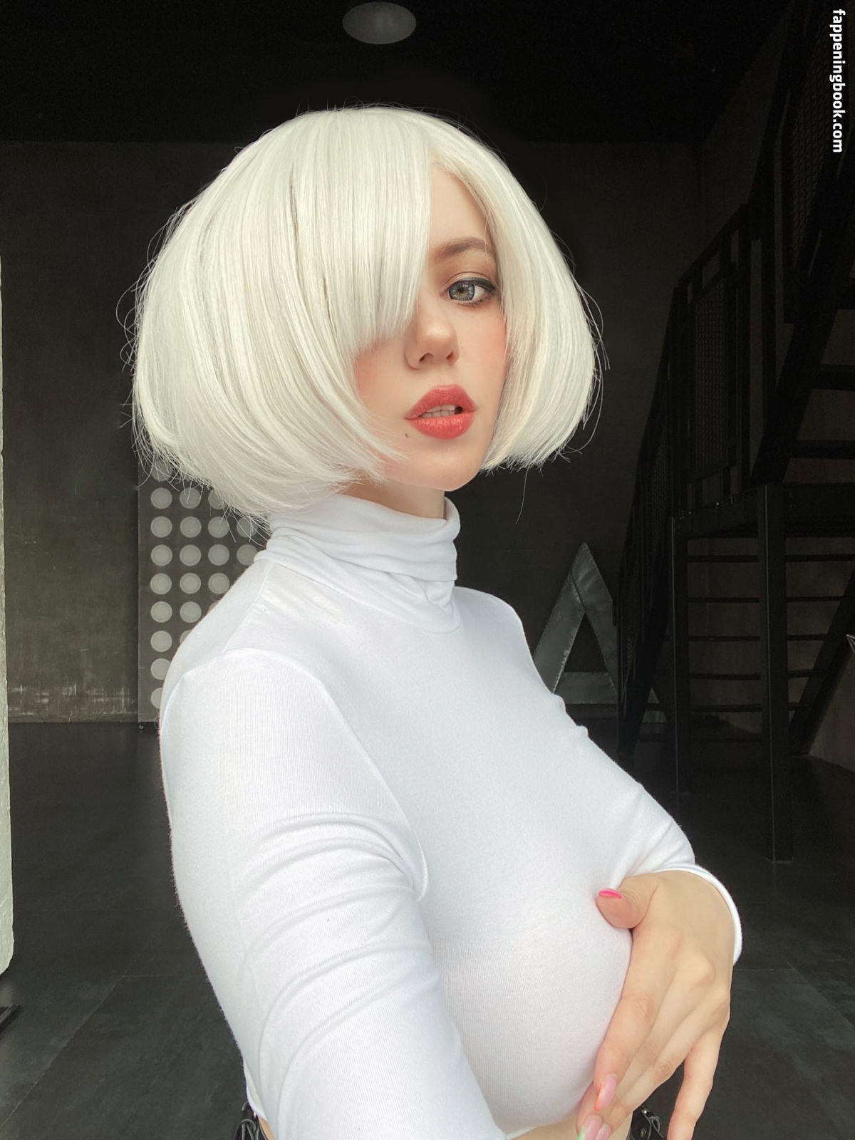 Alina becker. Alina Becker 2b. Алина Беккер 2b онлифанс. Alina Becker 2b Cosplay.