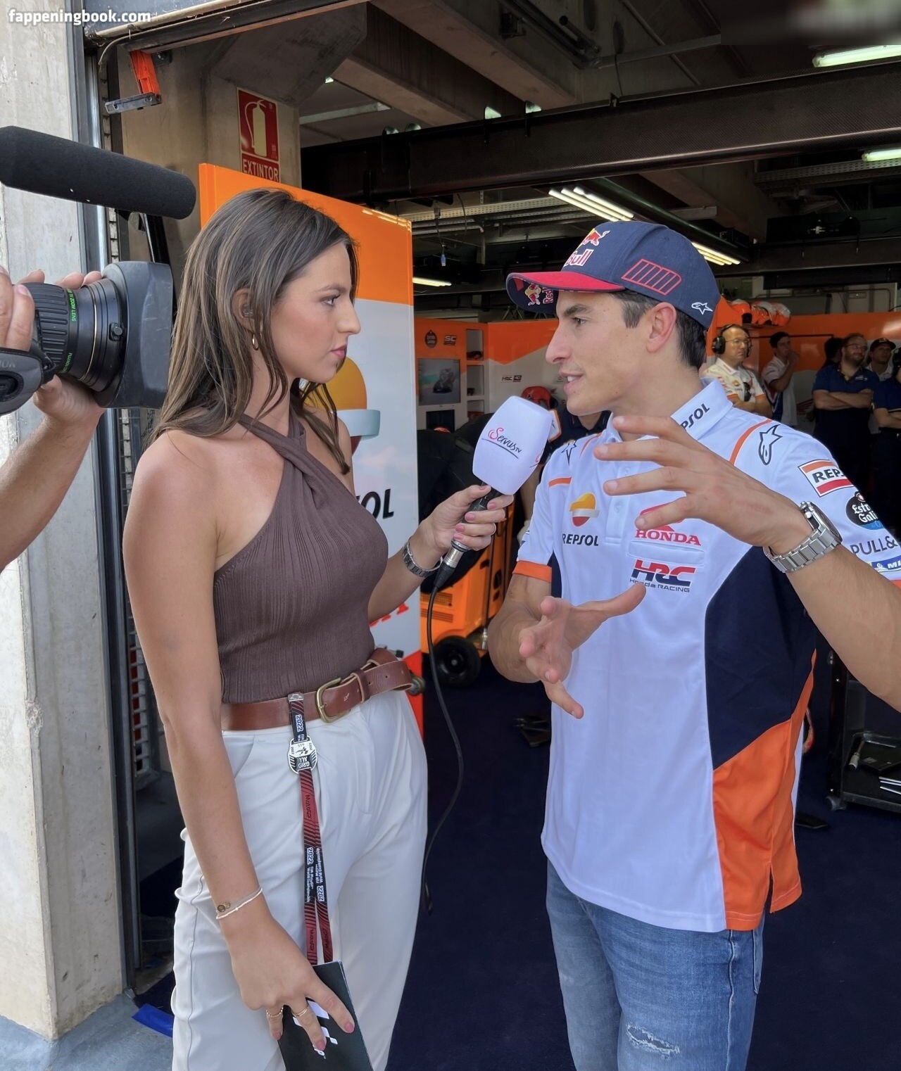 Alina Marzi - TV Moderatorin und Moto GP Host Nude