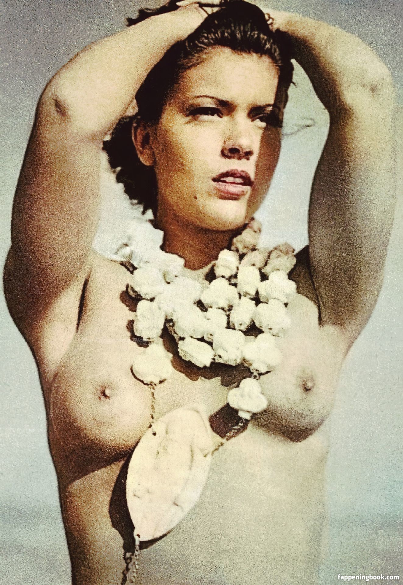 Alyssa Milano Nude