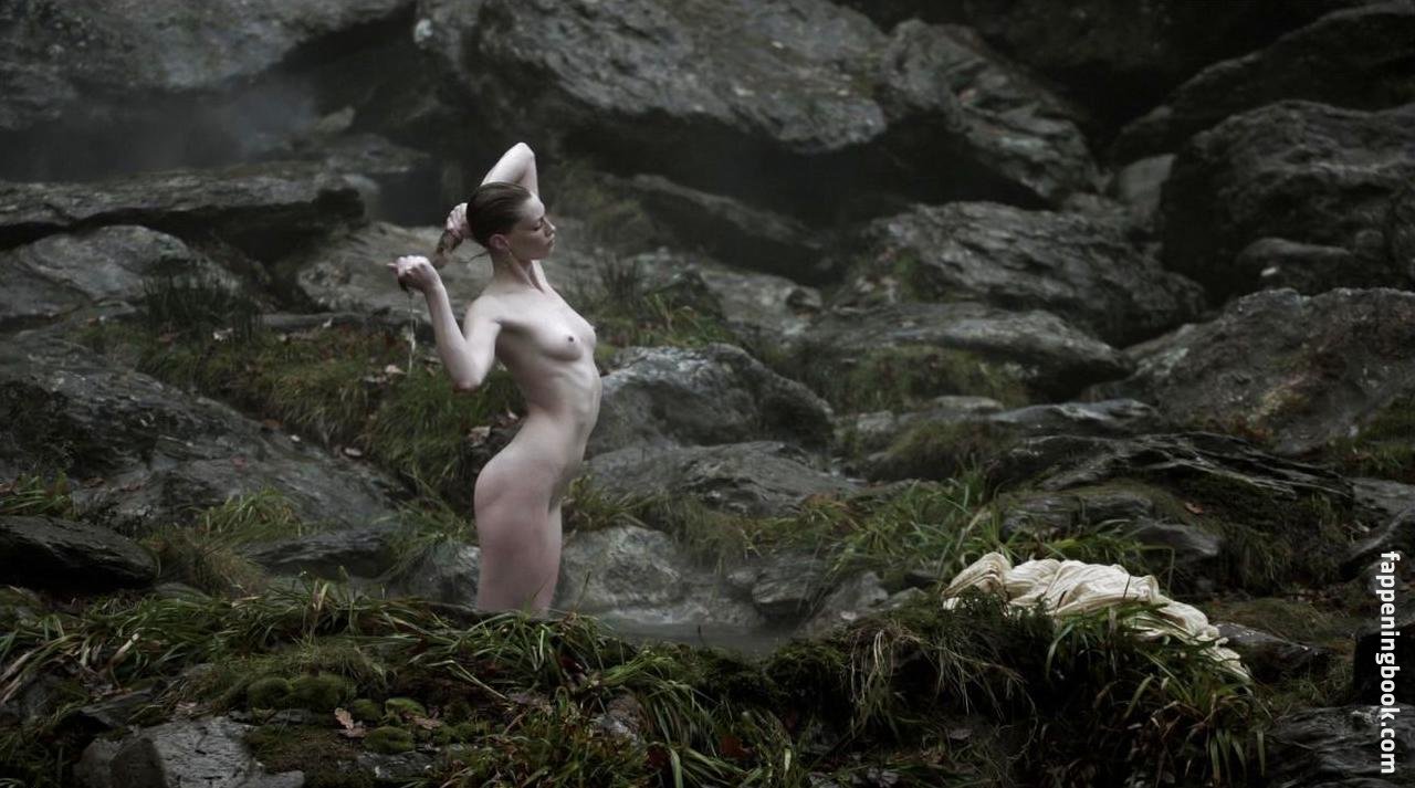 Alyssa Sutherland Nude.