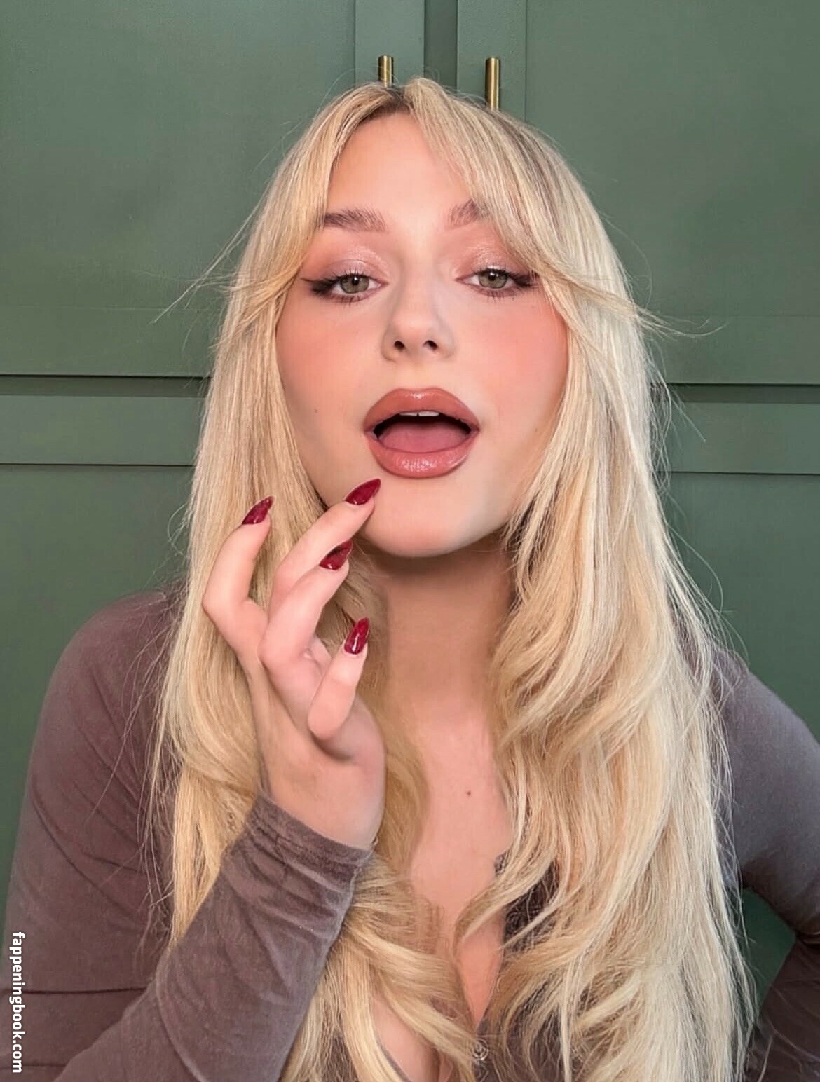 Alyvia Alyn Lind / alyviaalind Nude, OnlyFans Leaks, Fappening