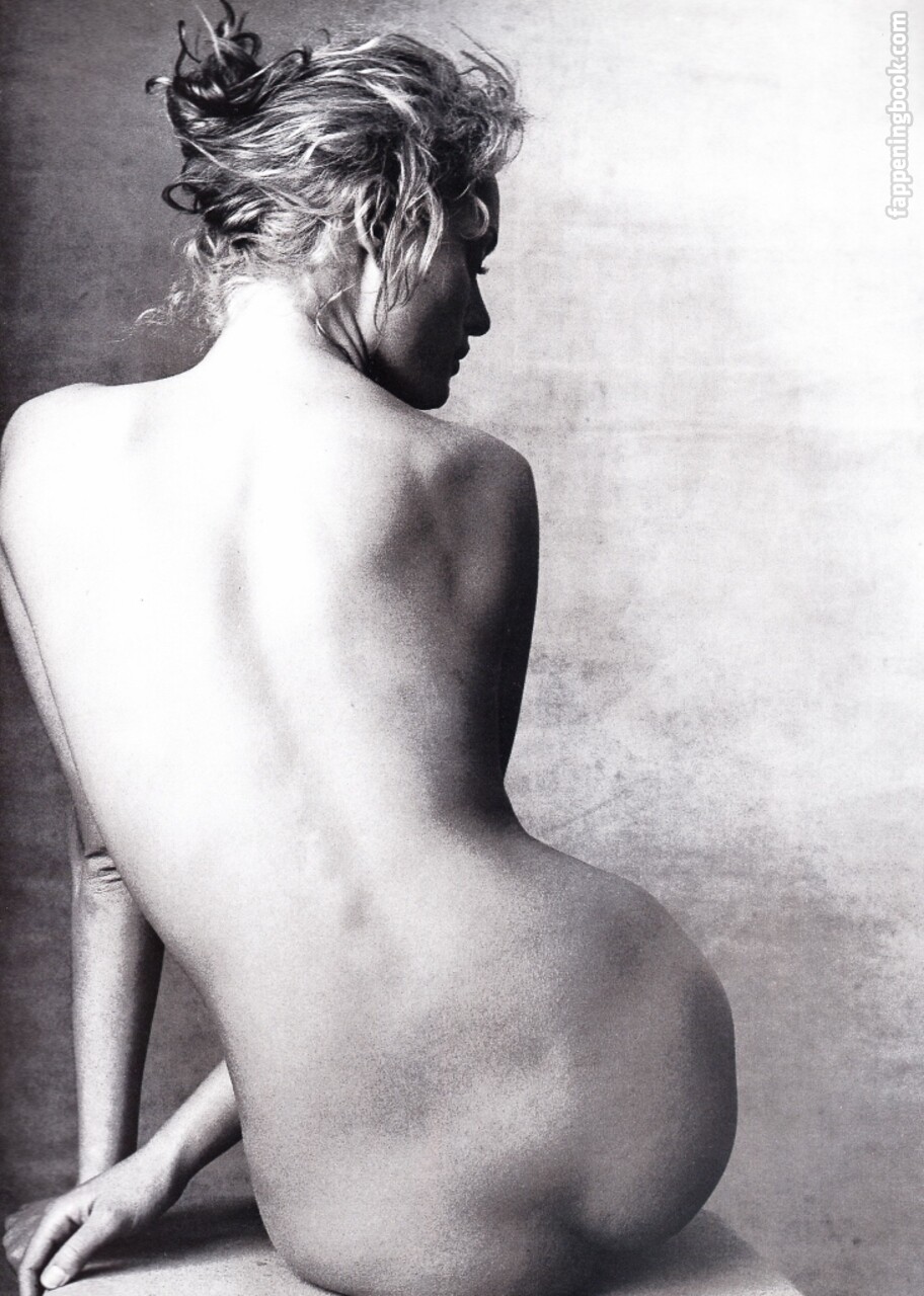Amber Valletta Nude