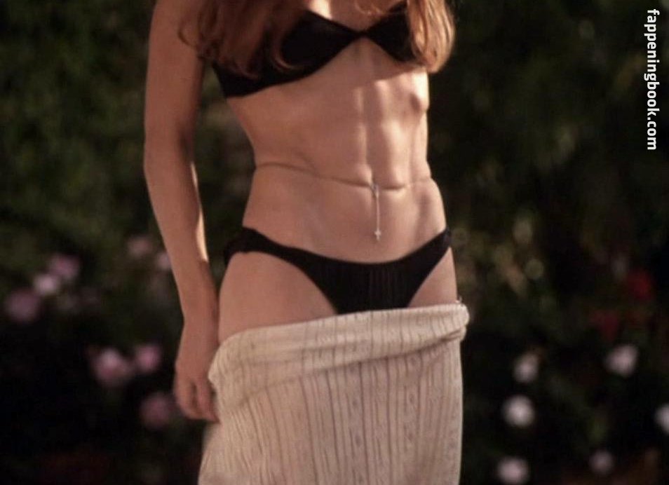 Amelia Heinle Nude