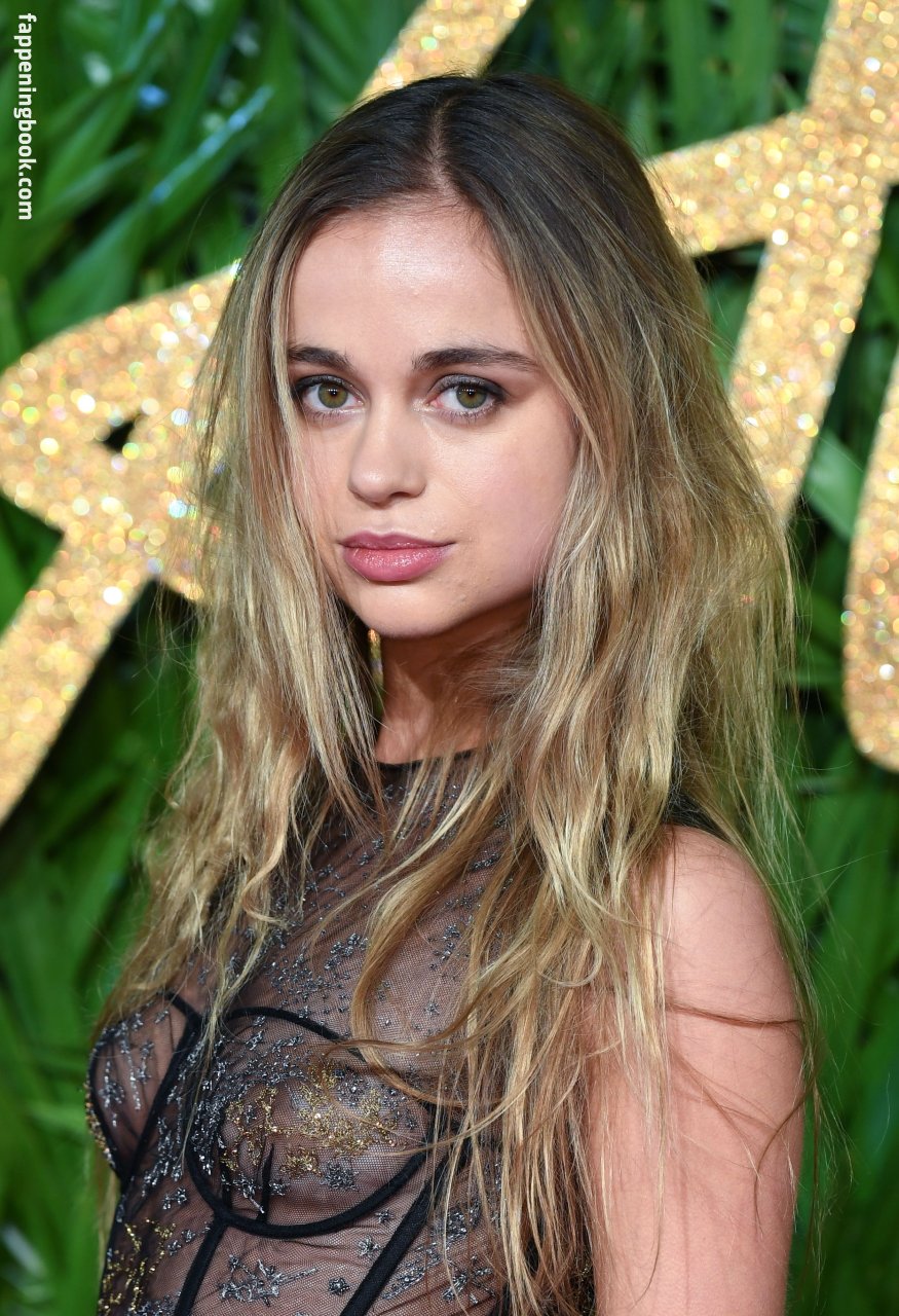 Amelia Windsor Nude