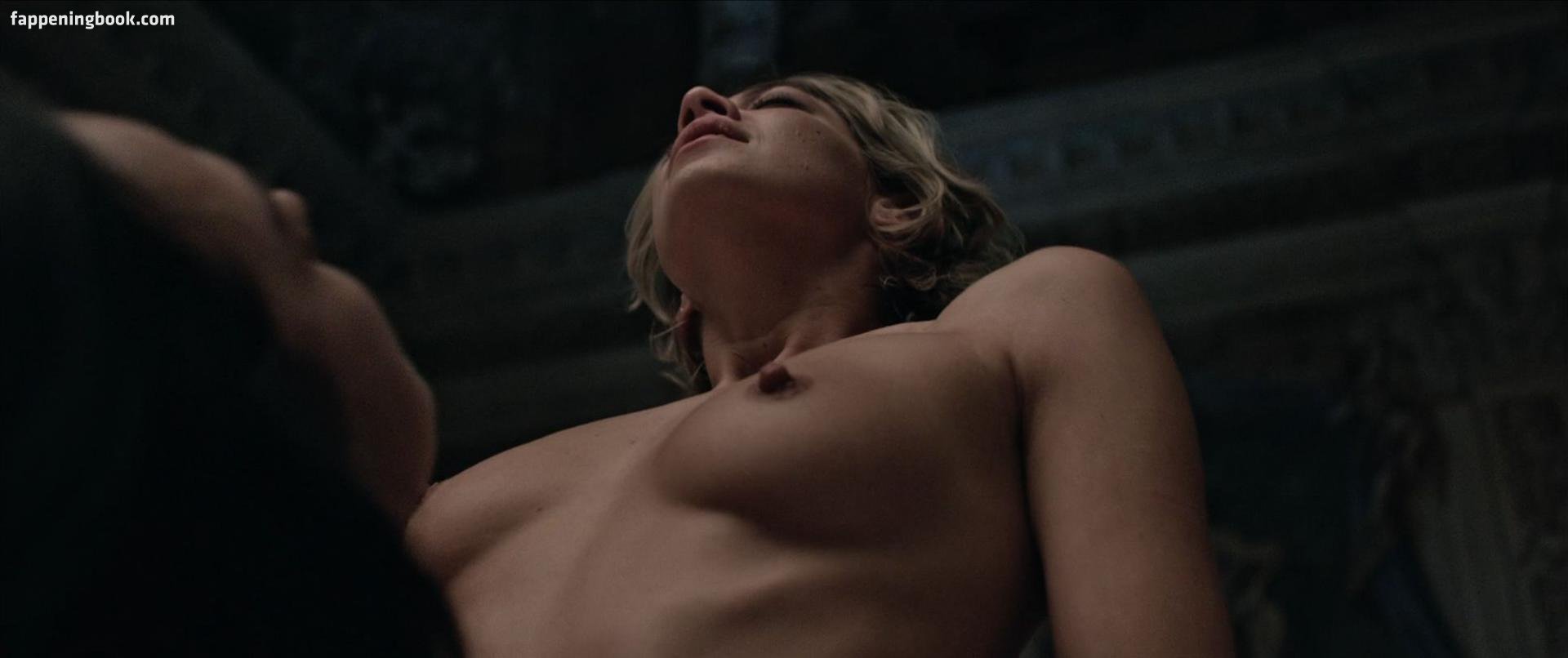 Analeigh Tipton Nude