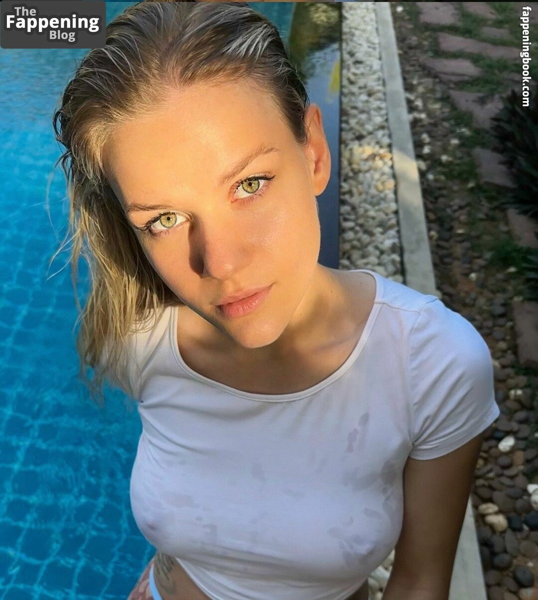 Angelina Mayer Nude