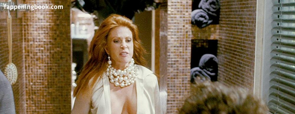 Angie Everhart Nude