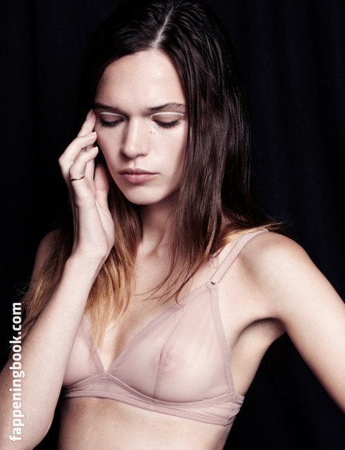 Anna Brewster Nude