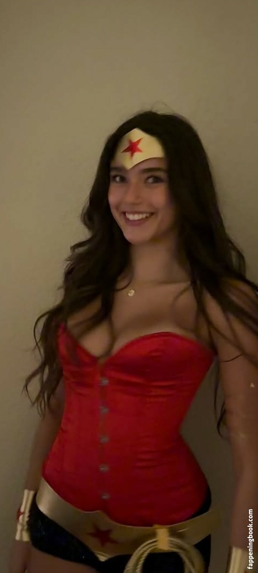 Annalise Schmilinsky Nude