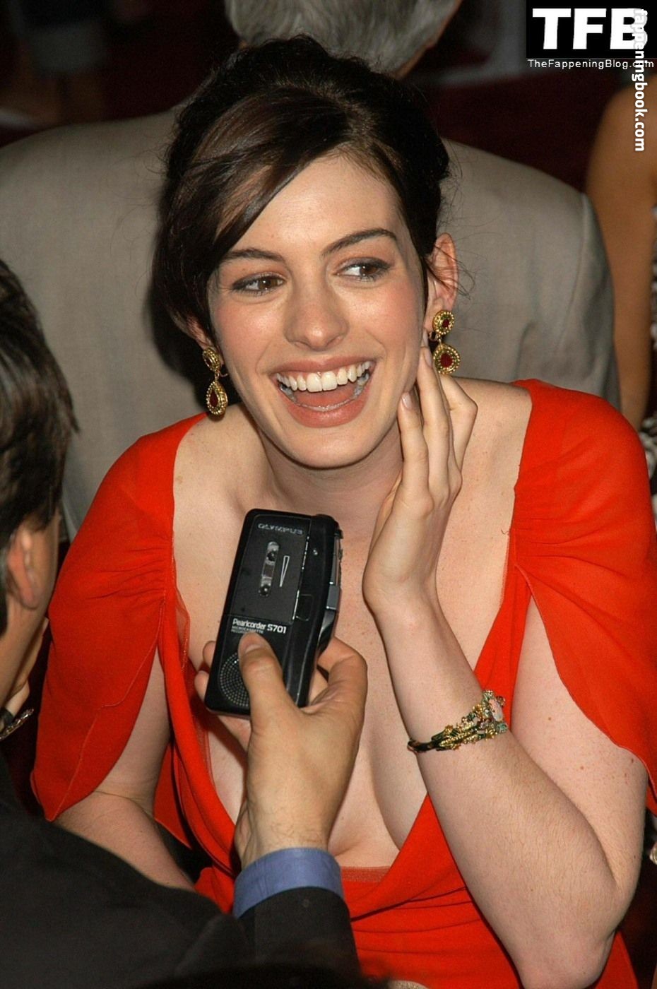 Anne Hathaway Nude