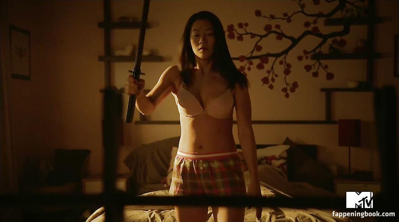 Arden cho topless