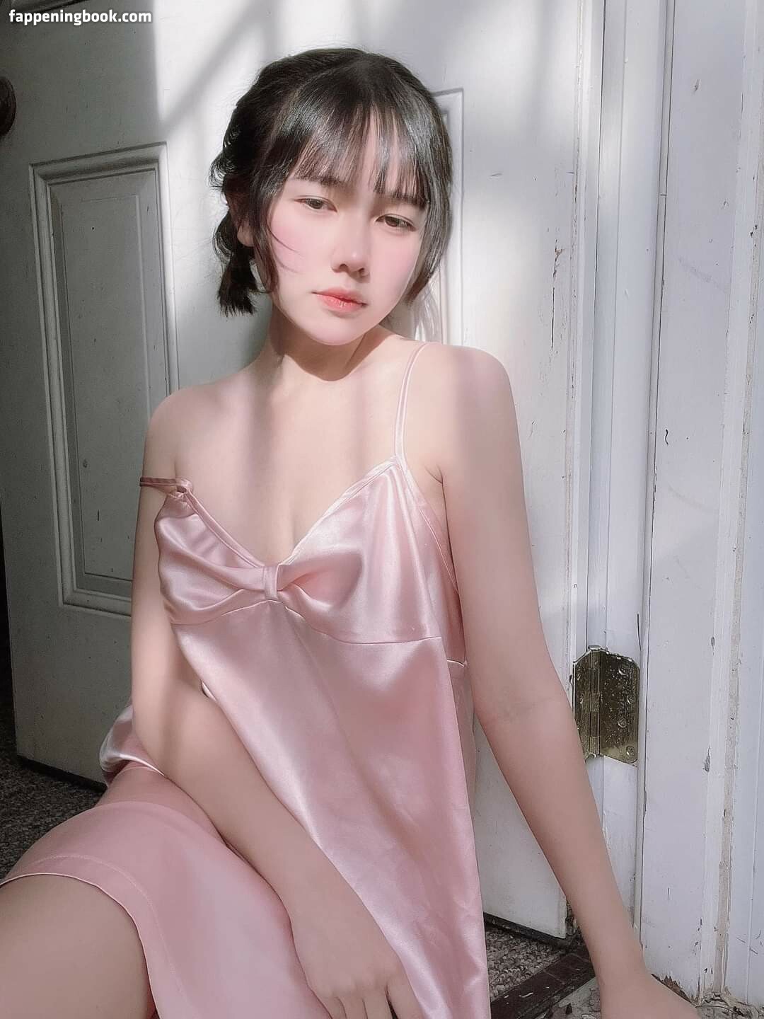 Arisa Nguyễn Nude