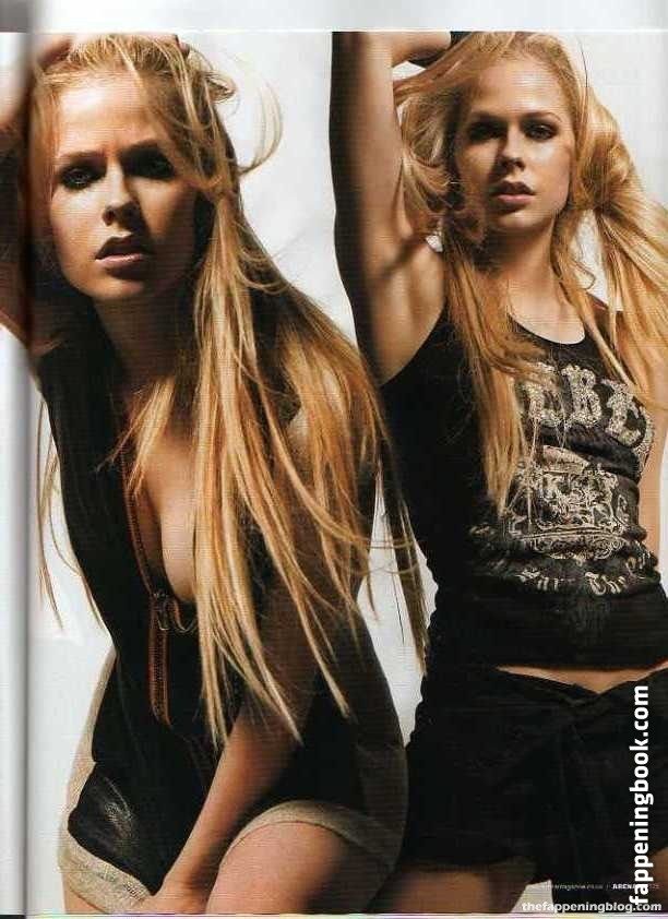 Avril Lavigne Nude