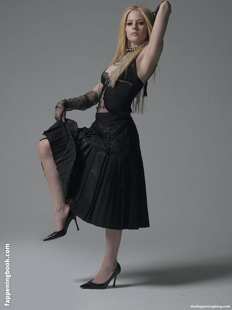 Avril Lavigne Nude
