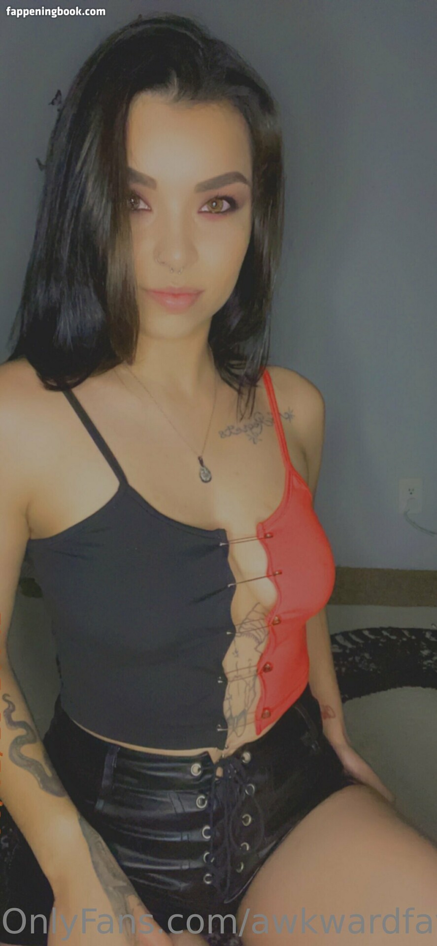 awkwardfavors Nude OnlyFans Leaks
