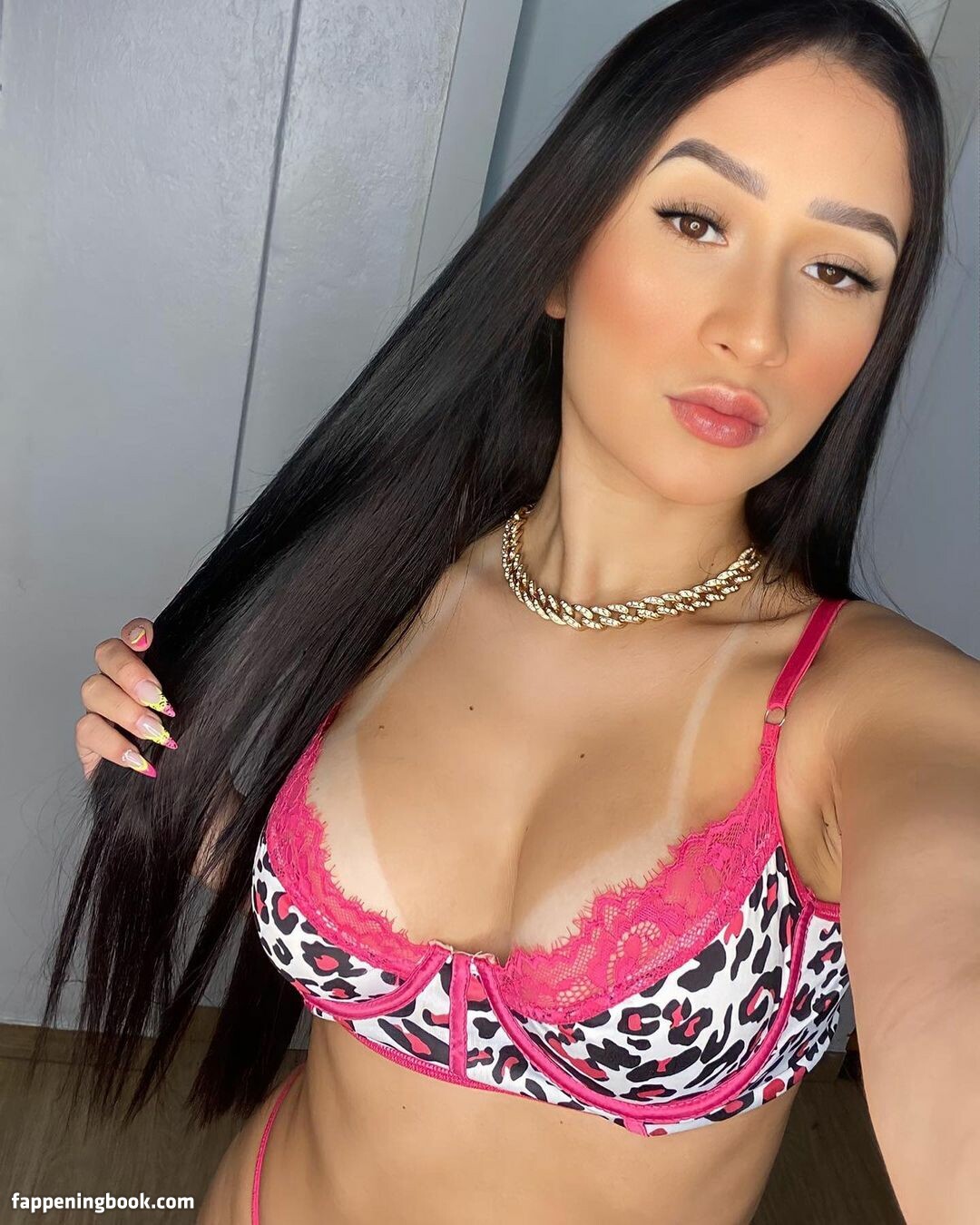 aylaoficiall_ Nude OnlyFans Leaks