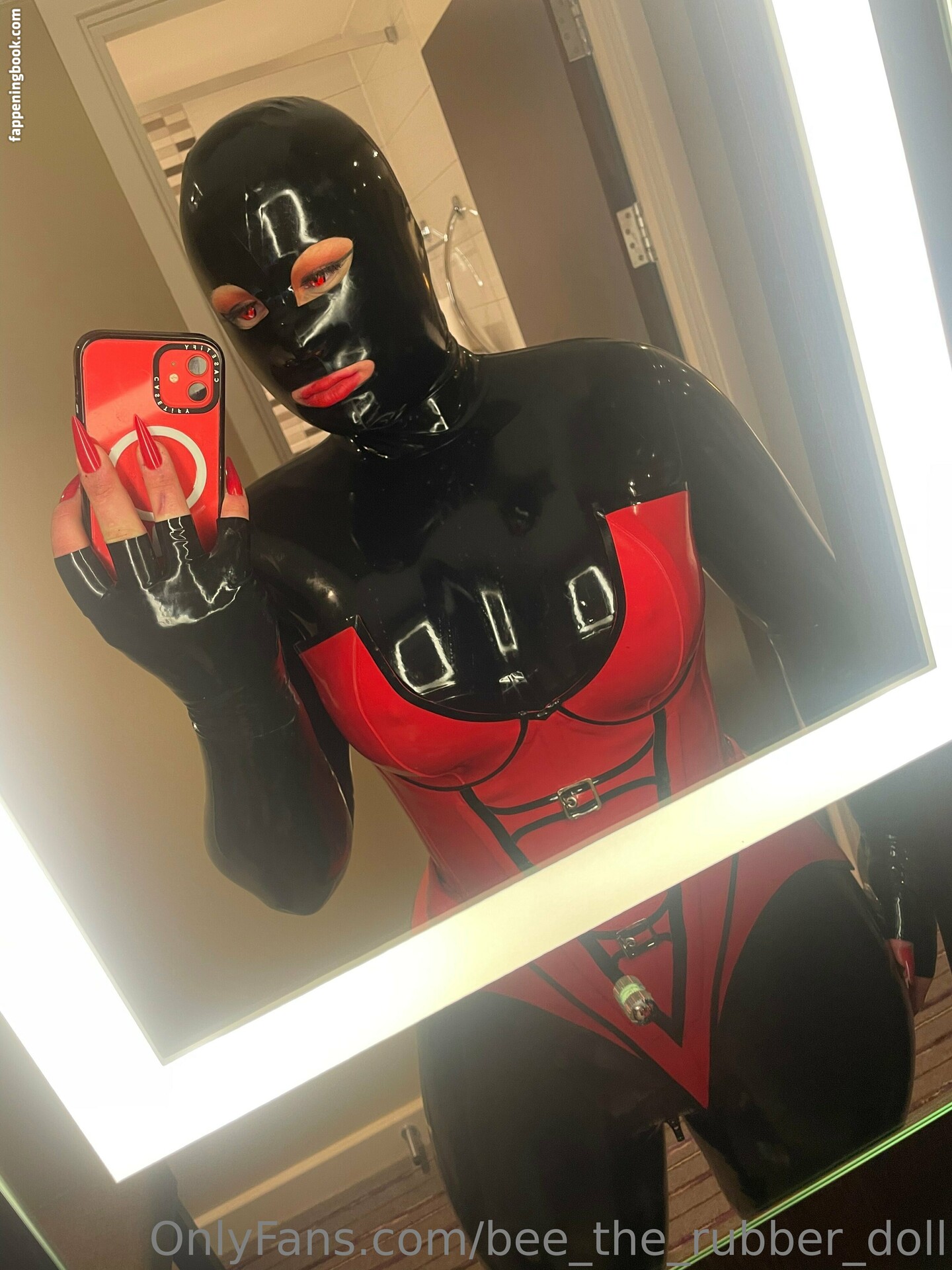 bee_the_rubber_doll Nude OnlyFans Leaks