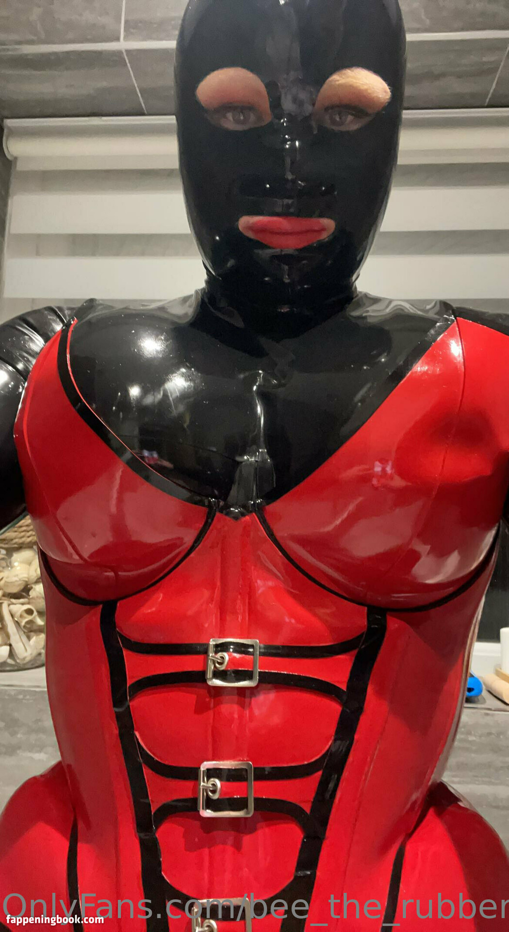 bee_the_rubber_doll Nude OnlyFans Leaks