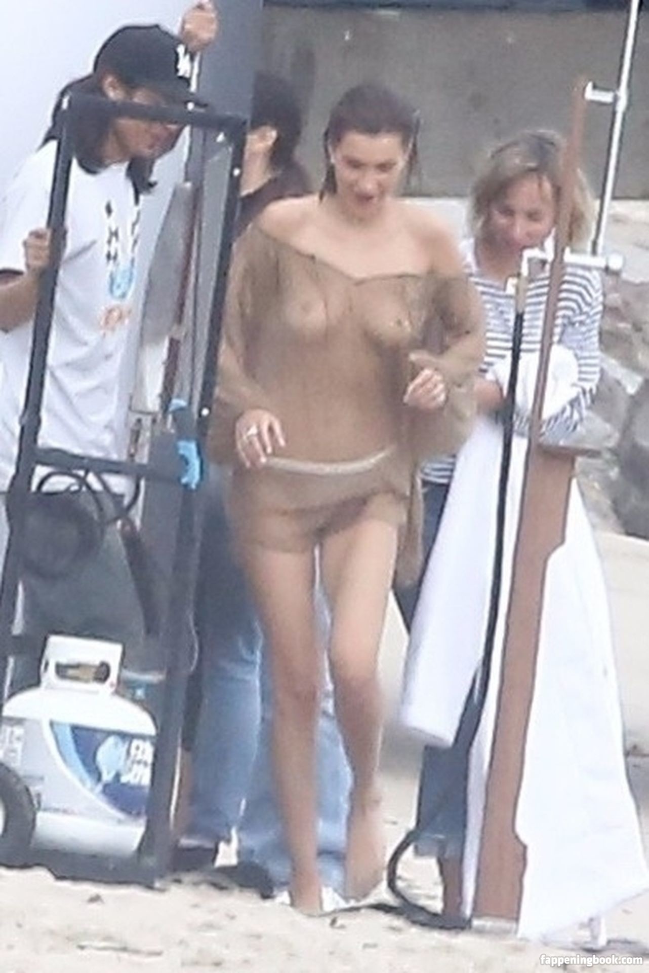 Hadid nude bela Bella Hadid