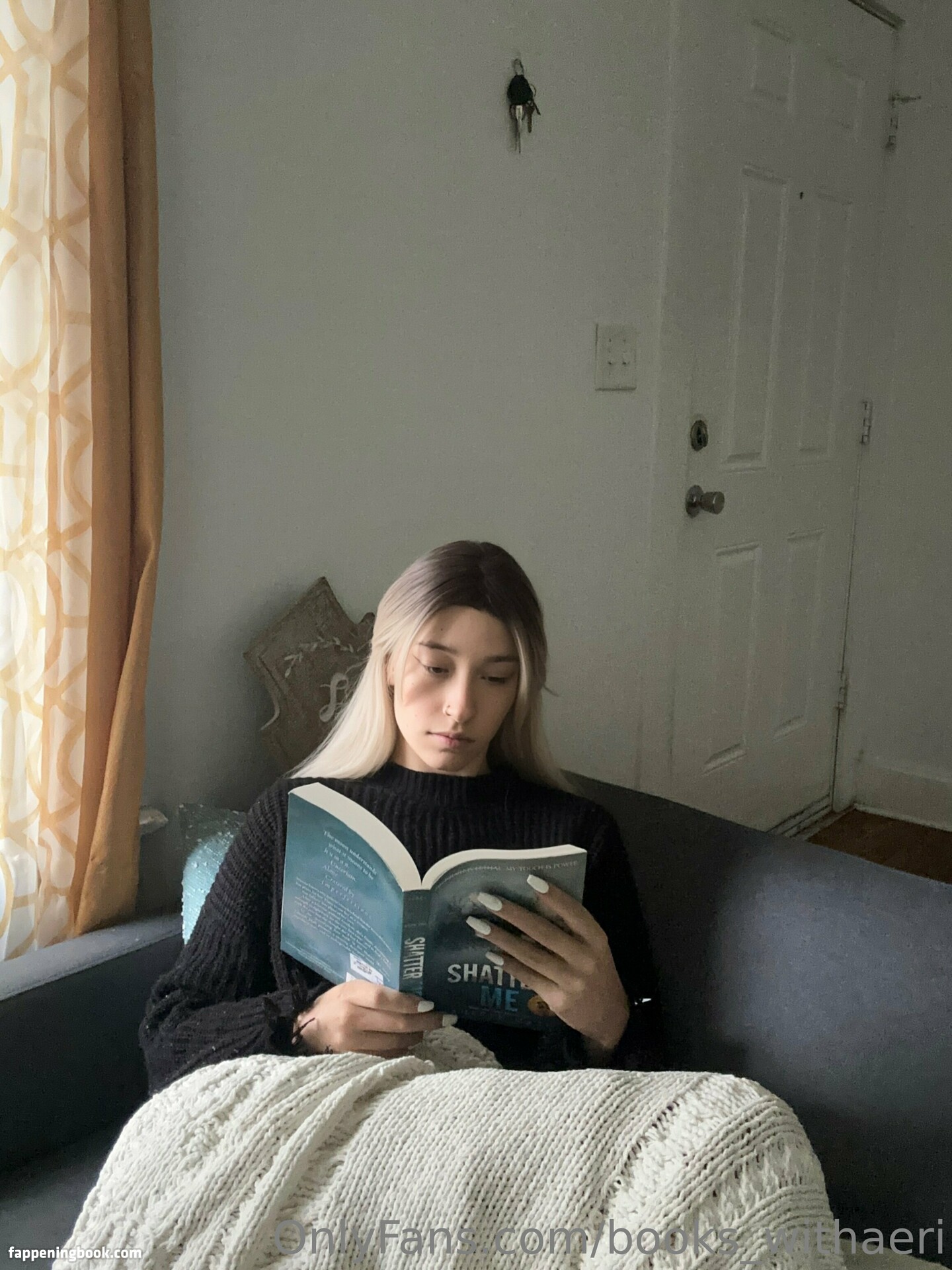 books_withaeri Nude OnlyFans Leaks