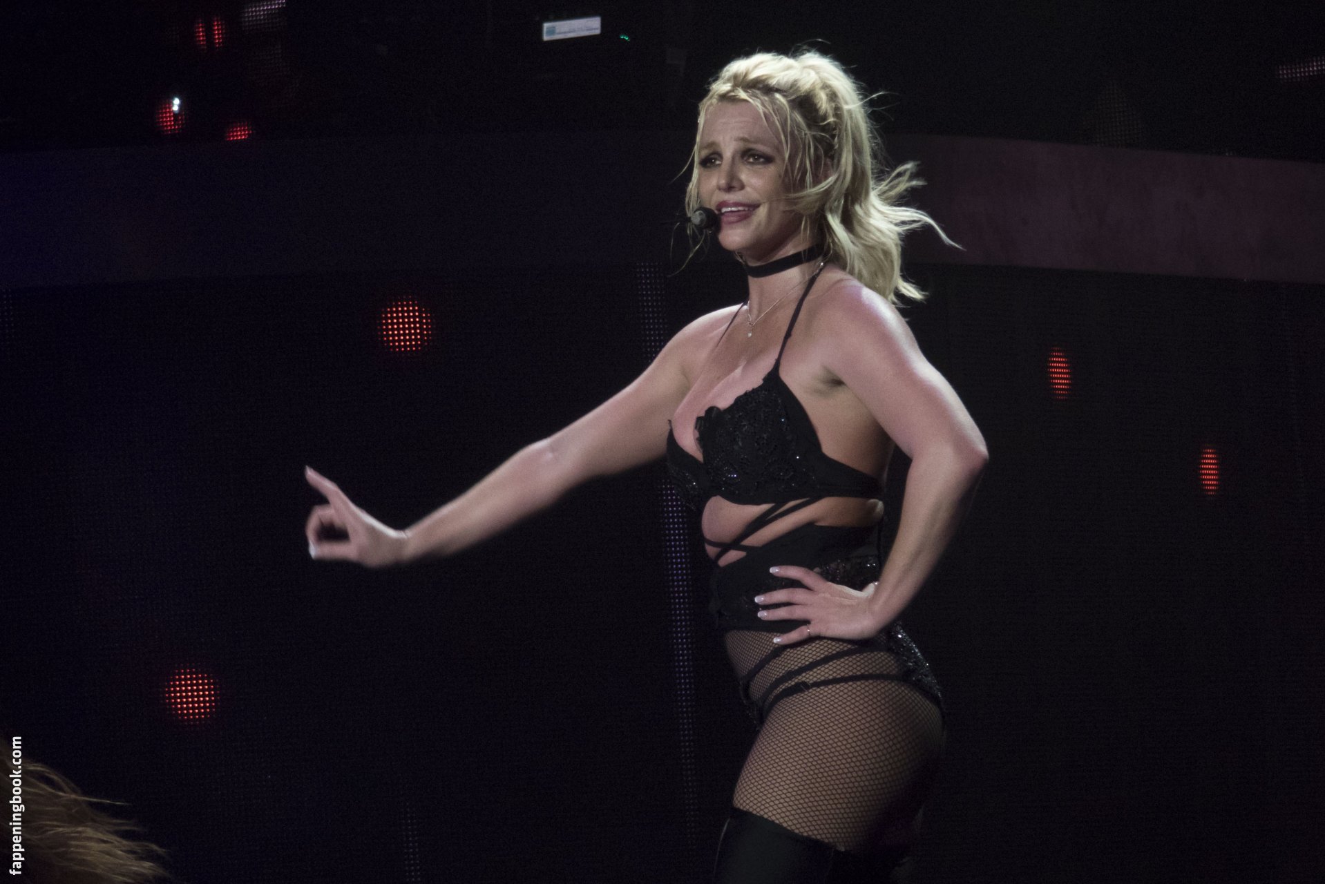 https://fappeningbook.com/photos/b/r/britney-spears/1000/112.jpg