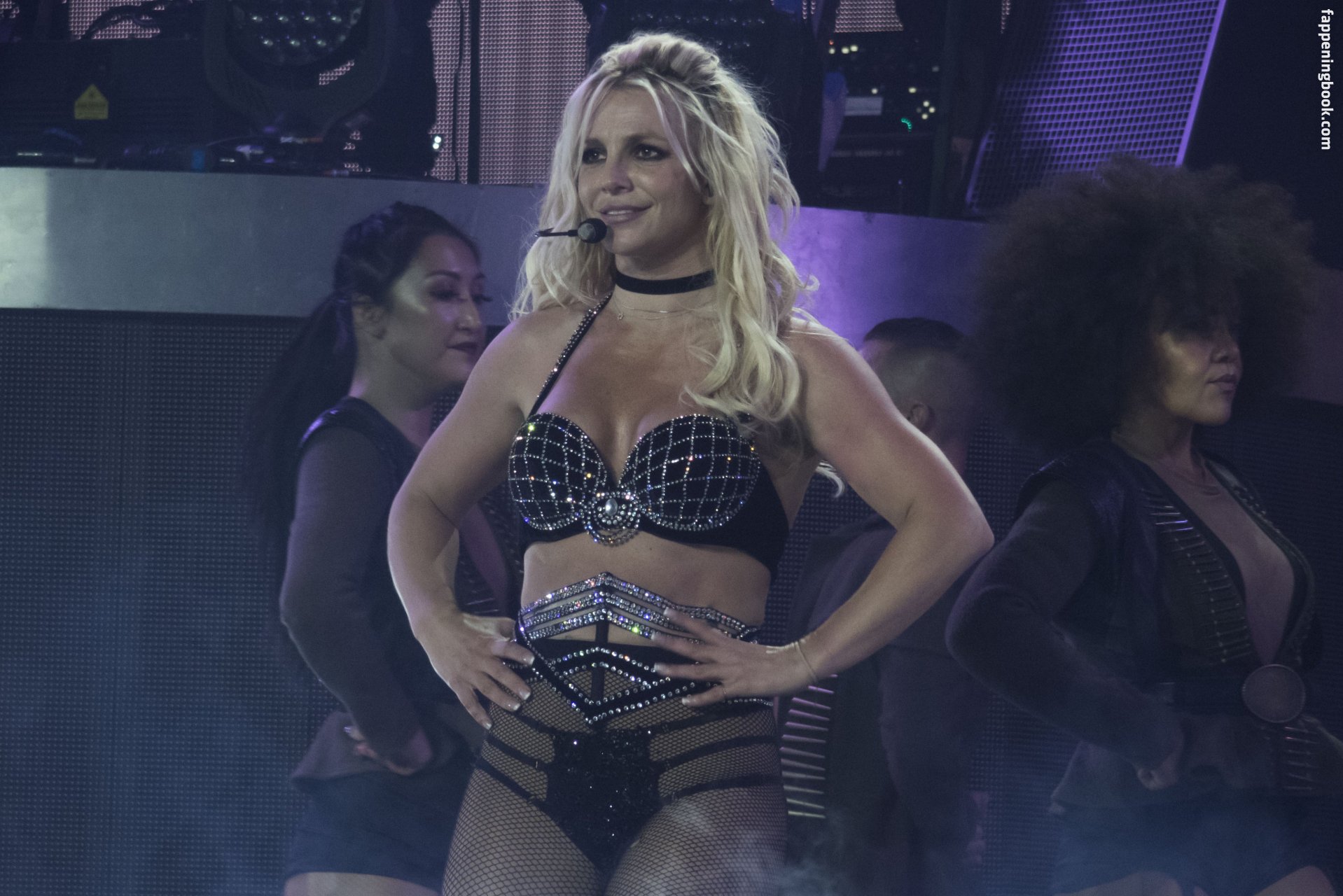 https://fappeningbook.com/photos/b/r/britney-spears/1000/47.jpg