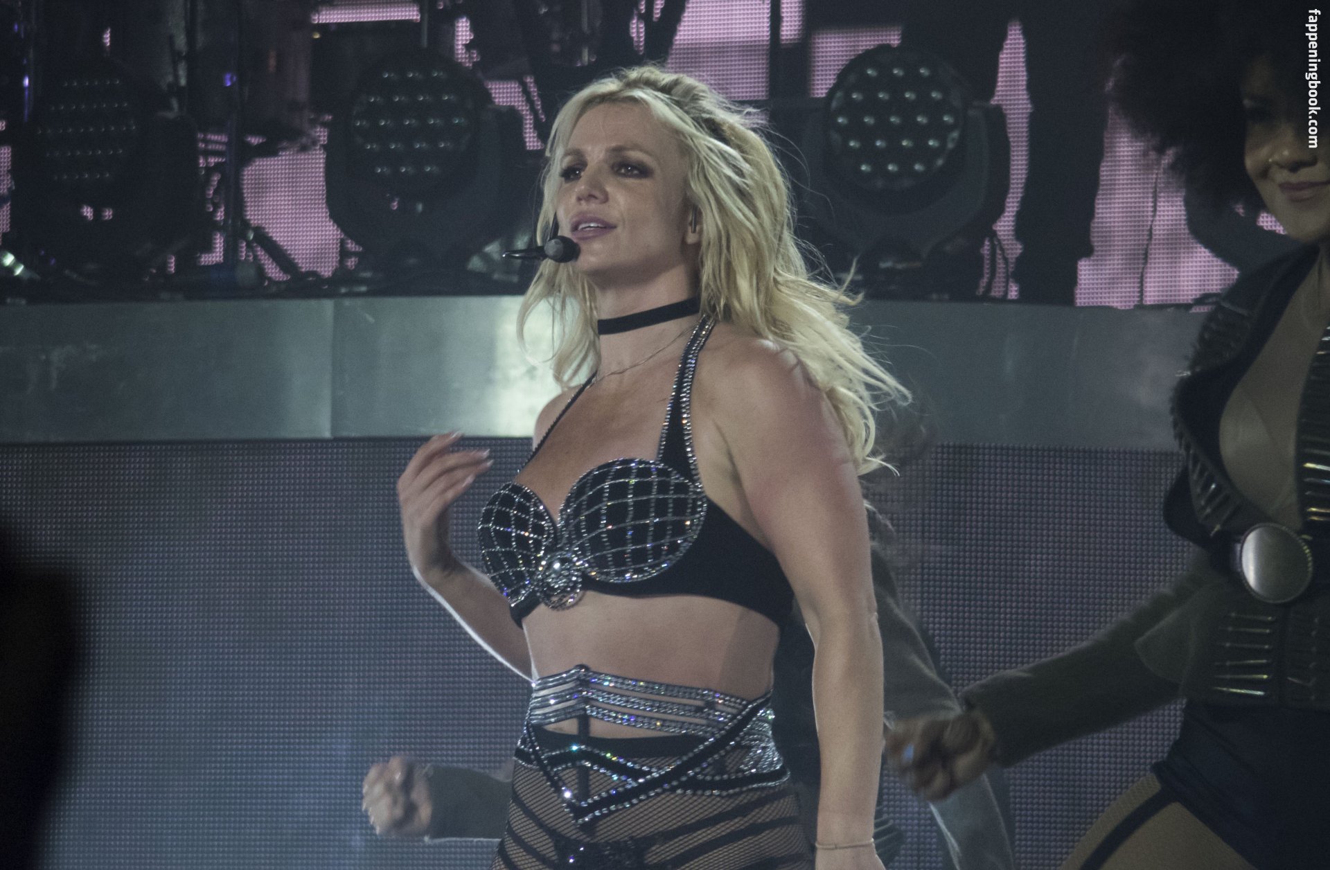 https://fappeningbook.com/photos/b/r/britney-spears/1000/49.jpg