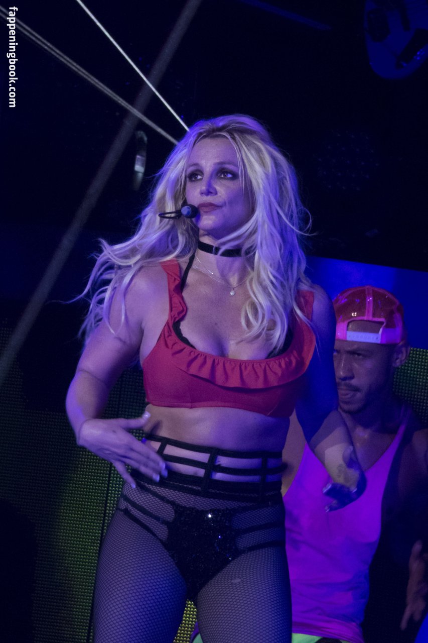 https://fappeningbook.com/photos/b/r/britney-spears/1000/78.jpg