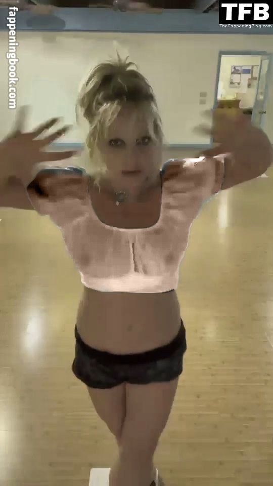 https://fappeningbook.com/photos/b/r/britney-spears/4000/3454.jpg