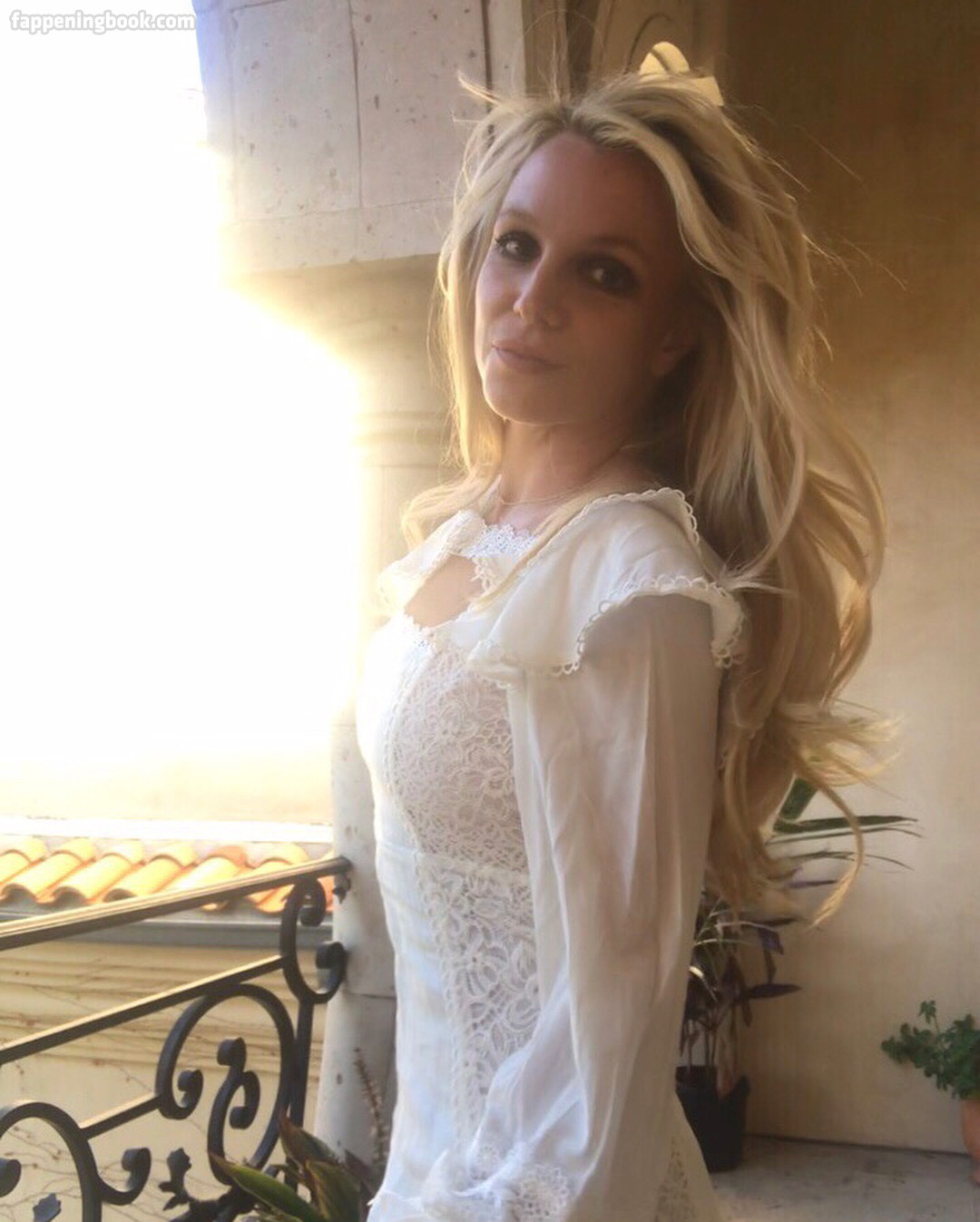 https://fappeningbook.com/photos/b/r/britney-spears/4000/3463.jpg