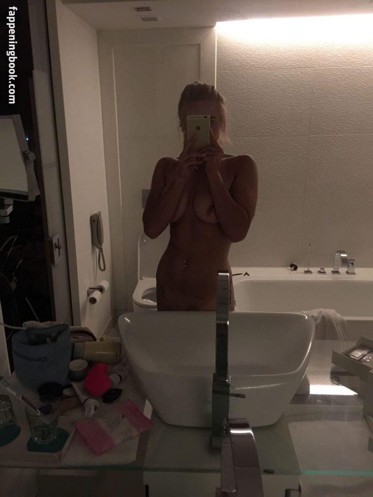Carly Booth Nude