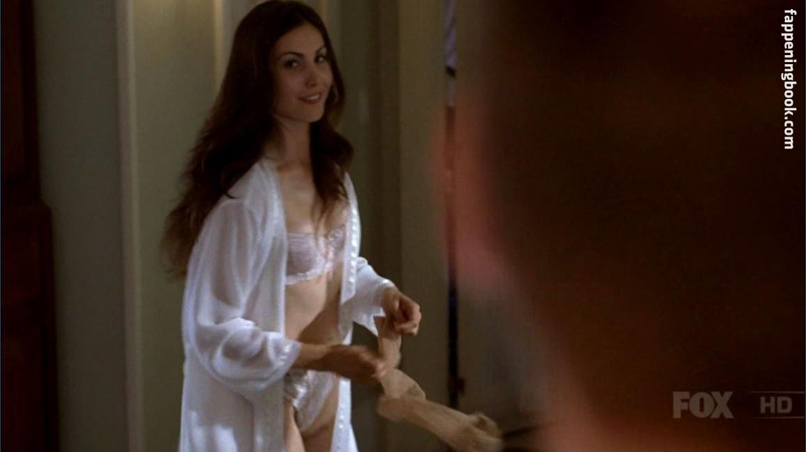 Carly Pope Nude