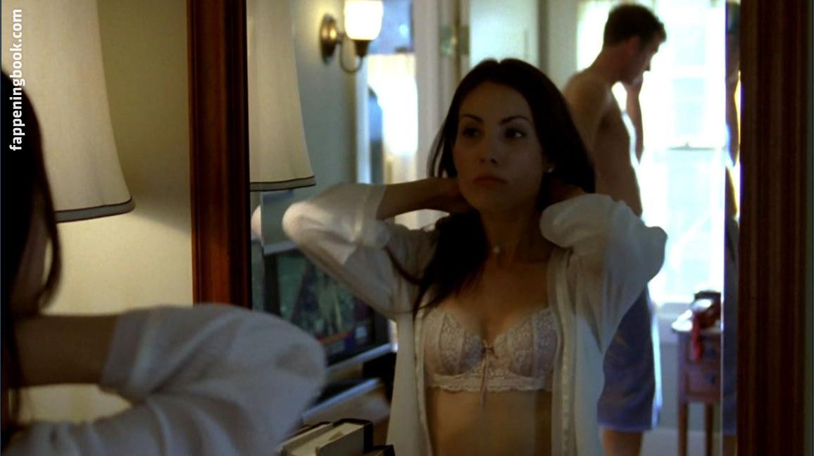 Carly Pope Nude